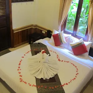 3* Pensión Golden Lotus Place
